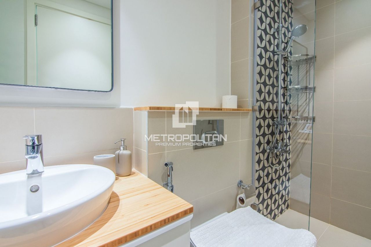 Apartment in Dubai, UAE, 69 m² - picture 14