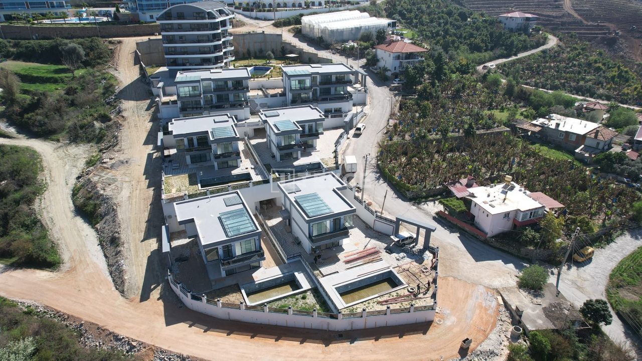 Villa à Alanya, Turquie, 677 m² - image 1