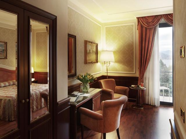 Hotel en Arona, Italia, 3 000 m² - imagen 3