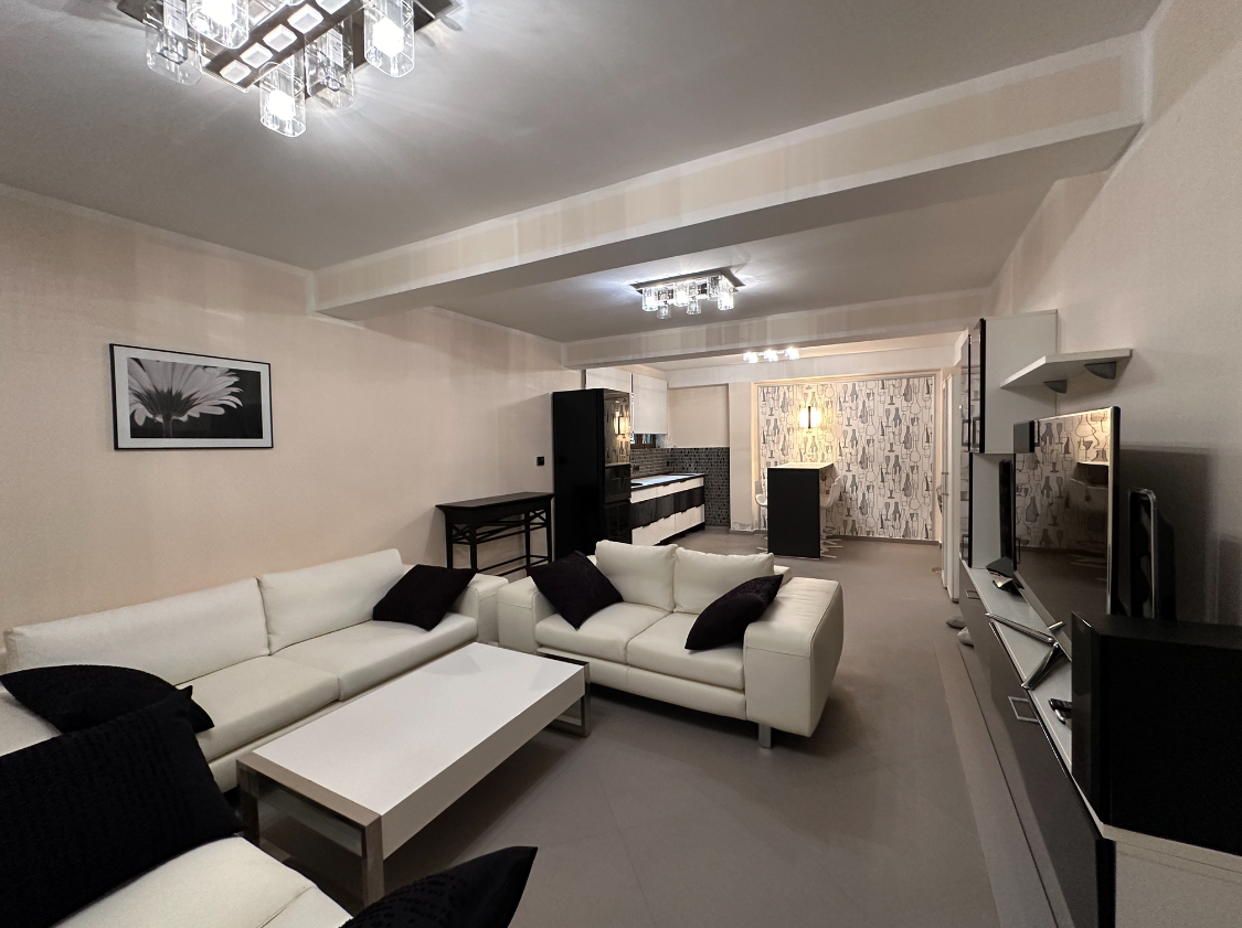 Ufficio a Budva, Montenegro, 72 m² - foto 1