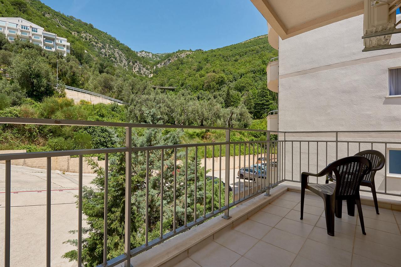 Flat in Petrovac, Montenegro, 60 m² - picture 11