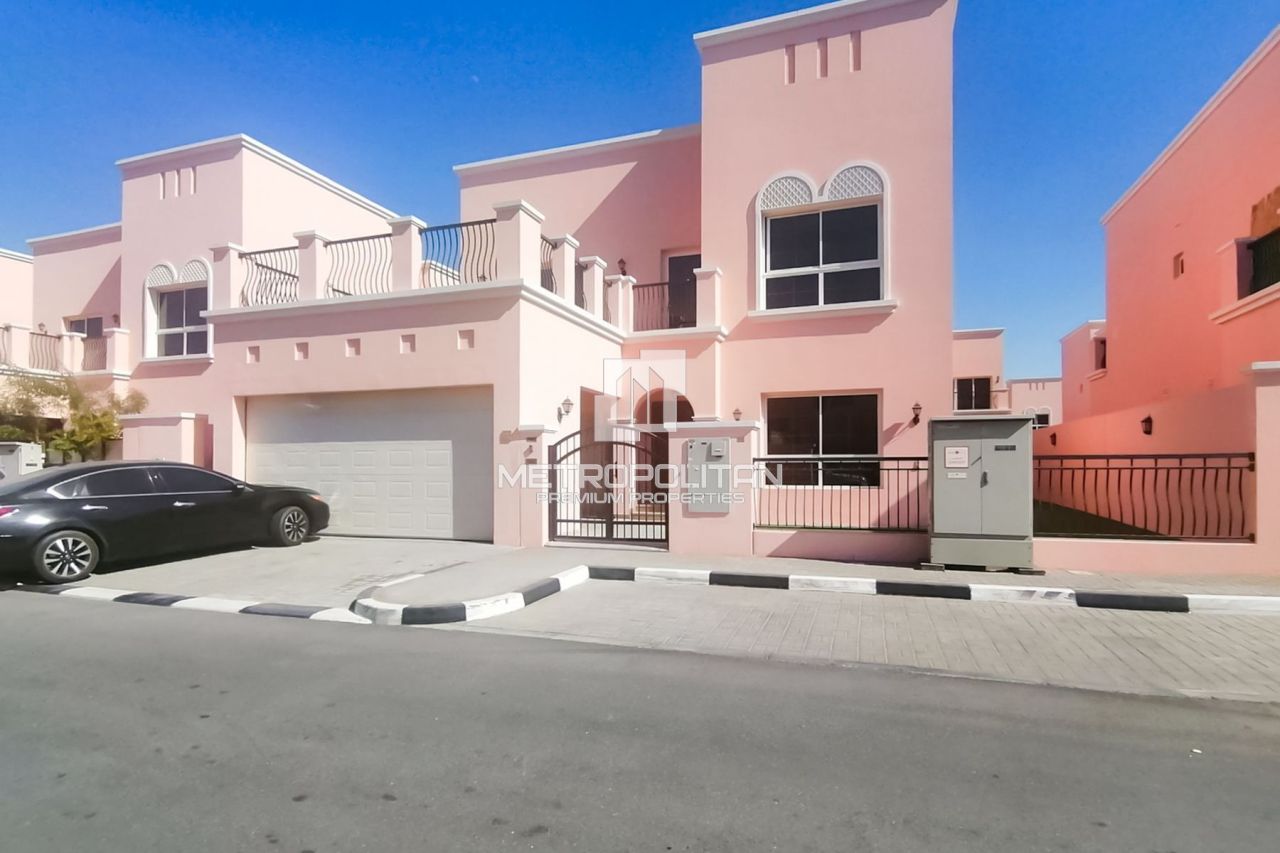 Villa a Dubai, EAU, 354 m² - foto 1