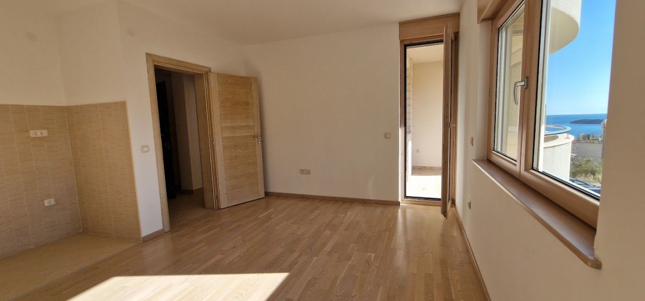 Flat in Budva, Montenegro, 45 m² - picture 1