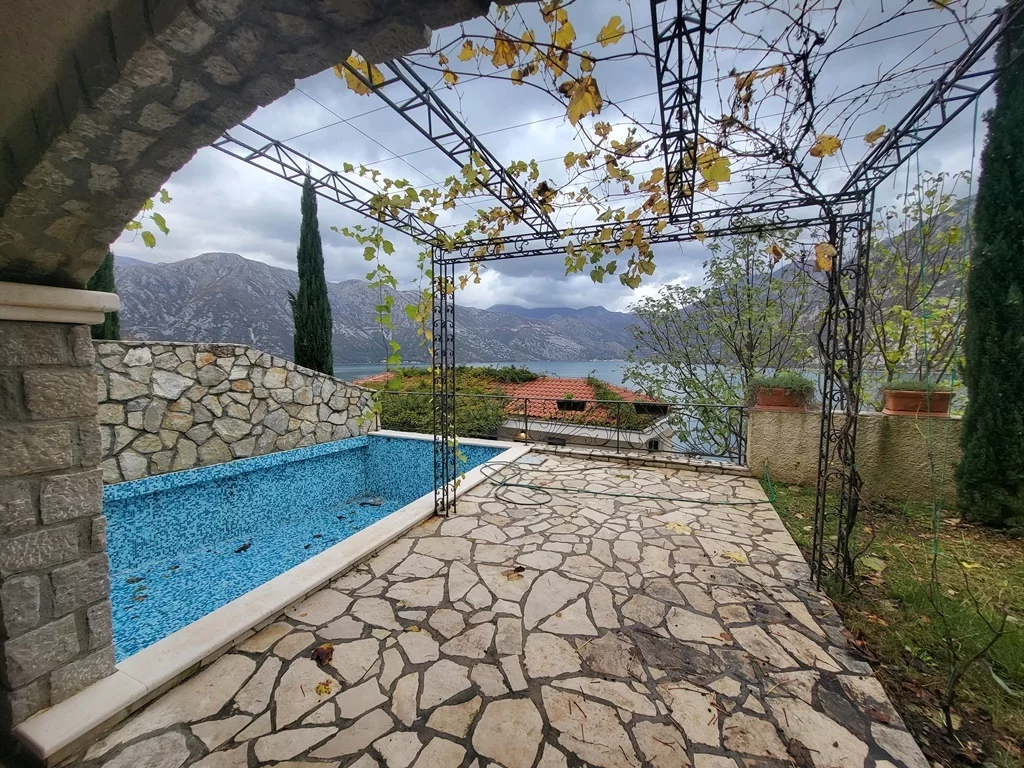 Flat in Kotor, Montenegro, 126 m² - picture 2