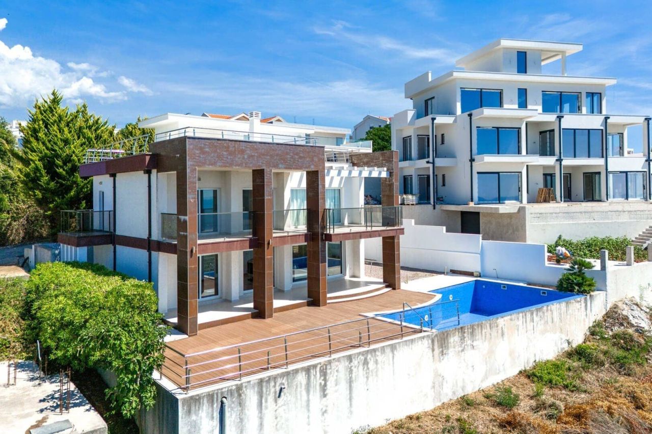 Villa en Krimovica, Montenegro, 380 m² - imagen 1