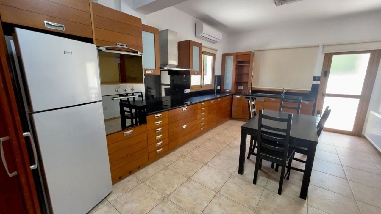 Villa en Lárnaca, Chipre, 220 m² - imagen 4