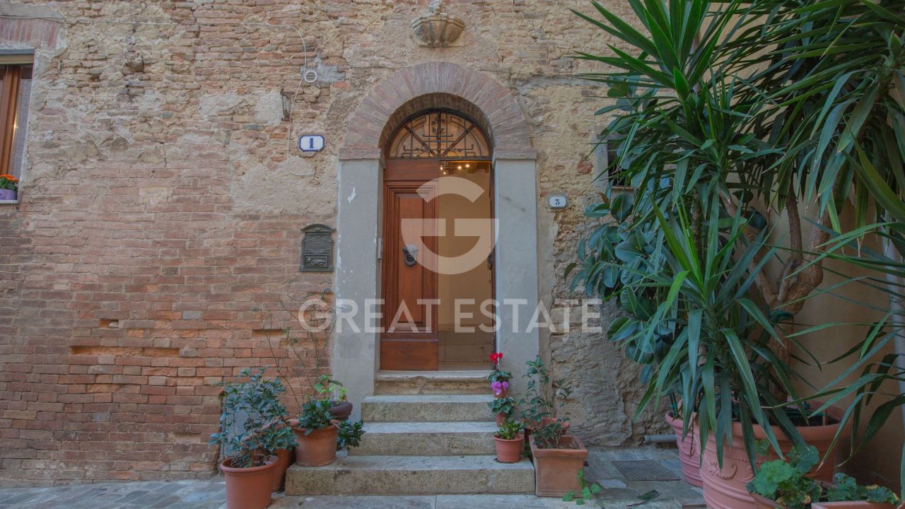 Apartment in Chiusi, Italy, 185.8 m² - picture 1