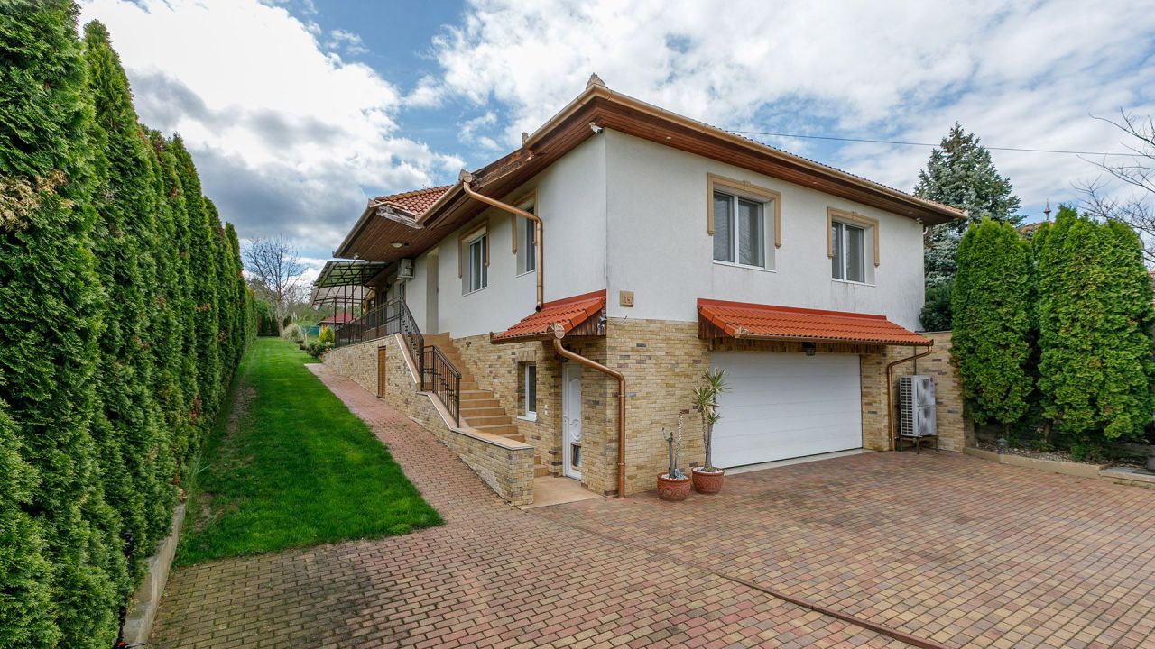 House in Heviz, Hungary, 270 m² - picture 1