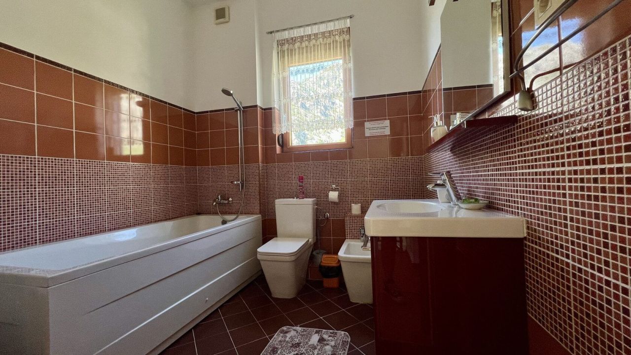 Flat in Kotor, Montenegro, 104 m² - picture 4