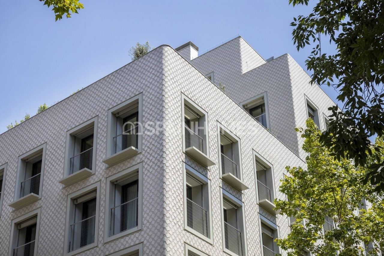 Apartment in Barcelona, Spain, 82 m² - picture 1