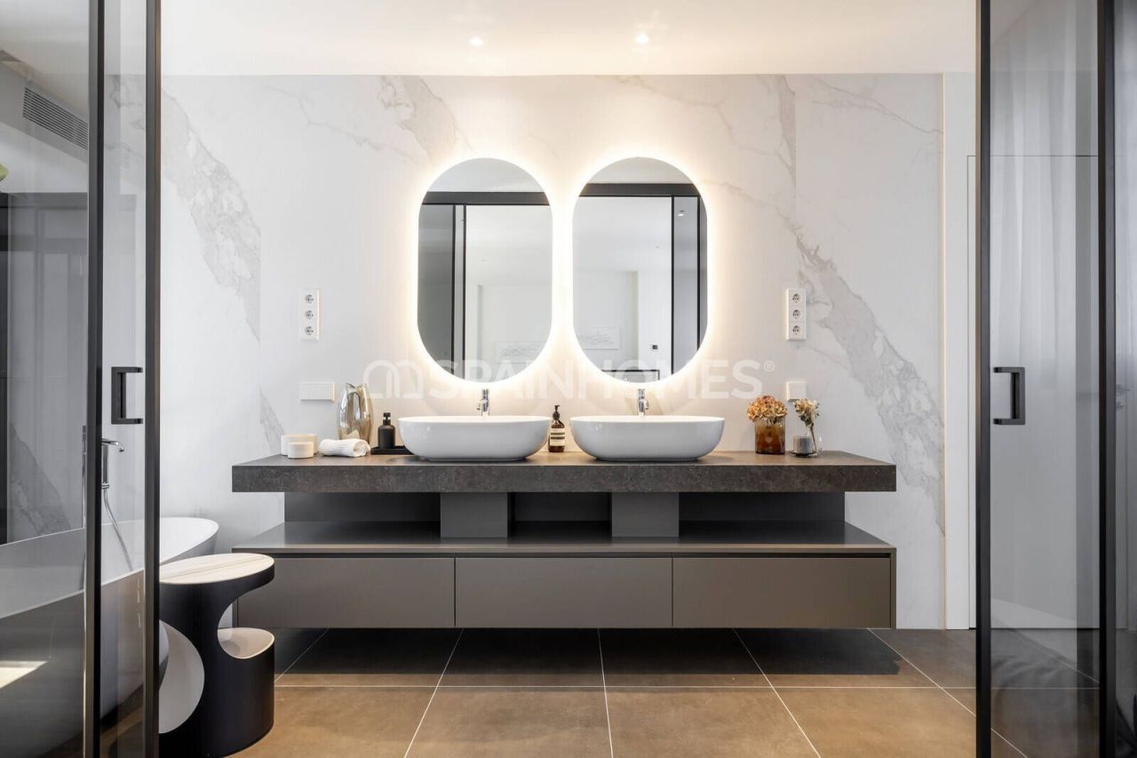 Apartment in Barcelona, Spain, 368 m² - picture 13