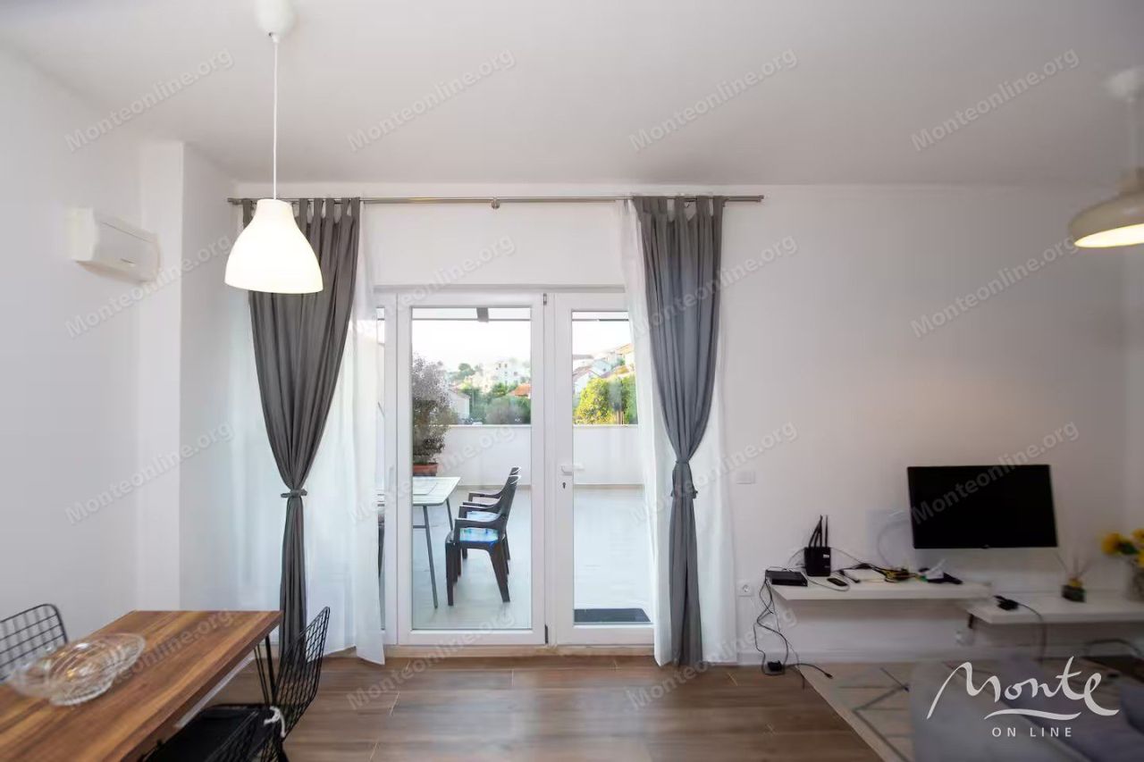 Appartement à Tivat, Monténégro, 62 m² - image 2