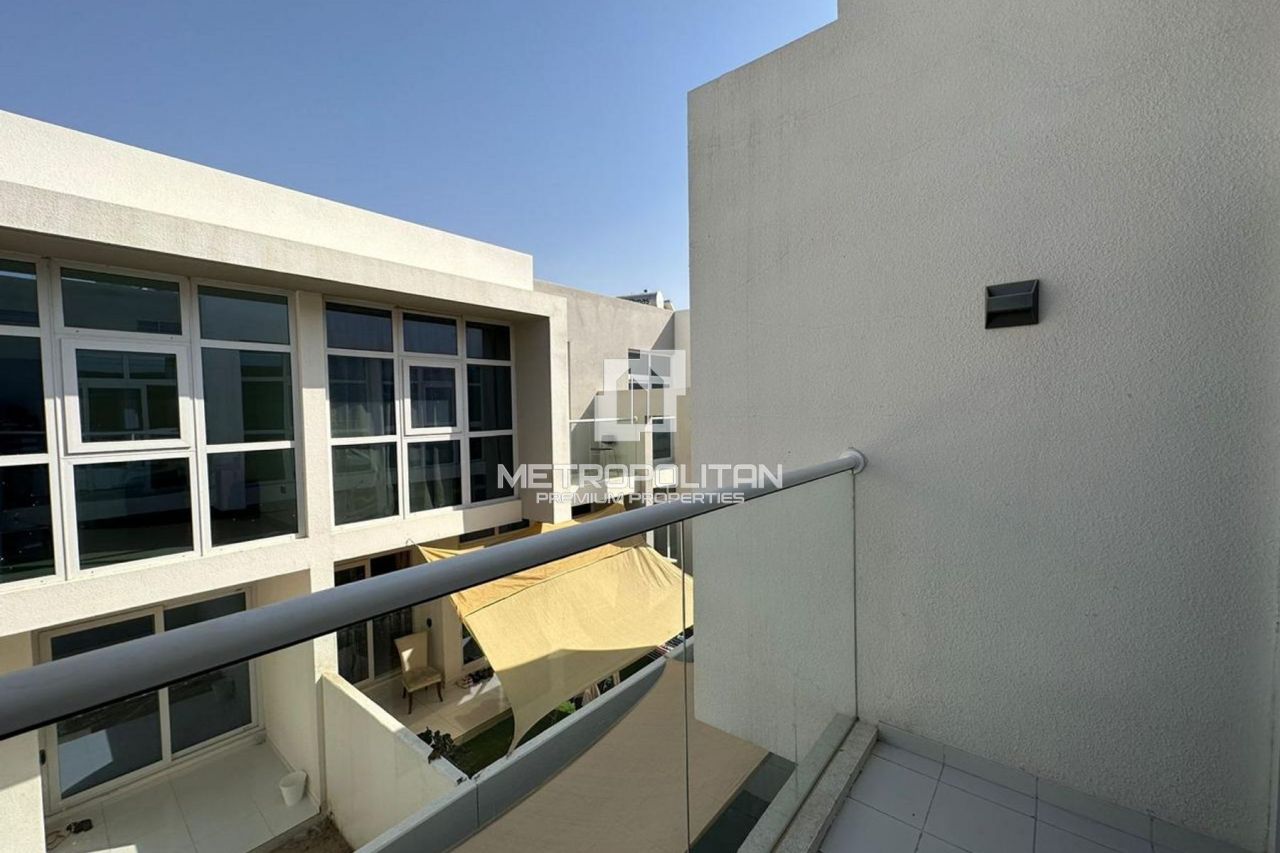 Casa adosada en Dubái, EAU, 155 m² - imagen 12