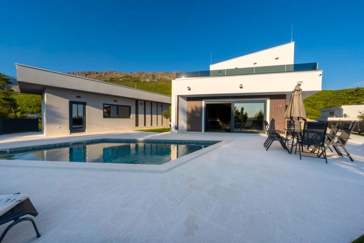 Villa in Podstrana, Croatia, 190 m² - picture 1