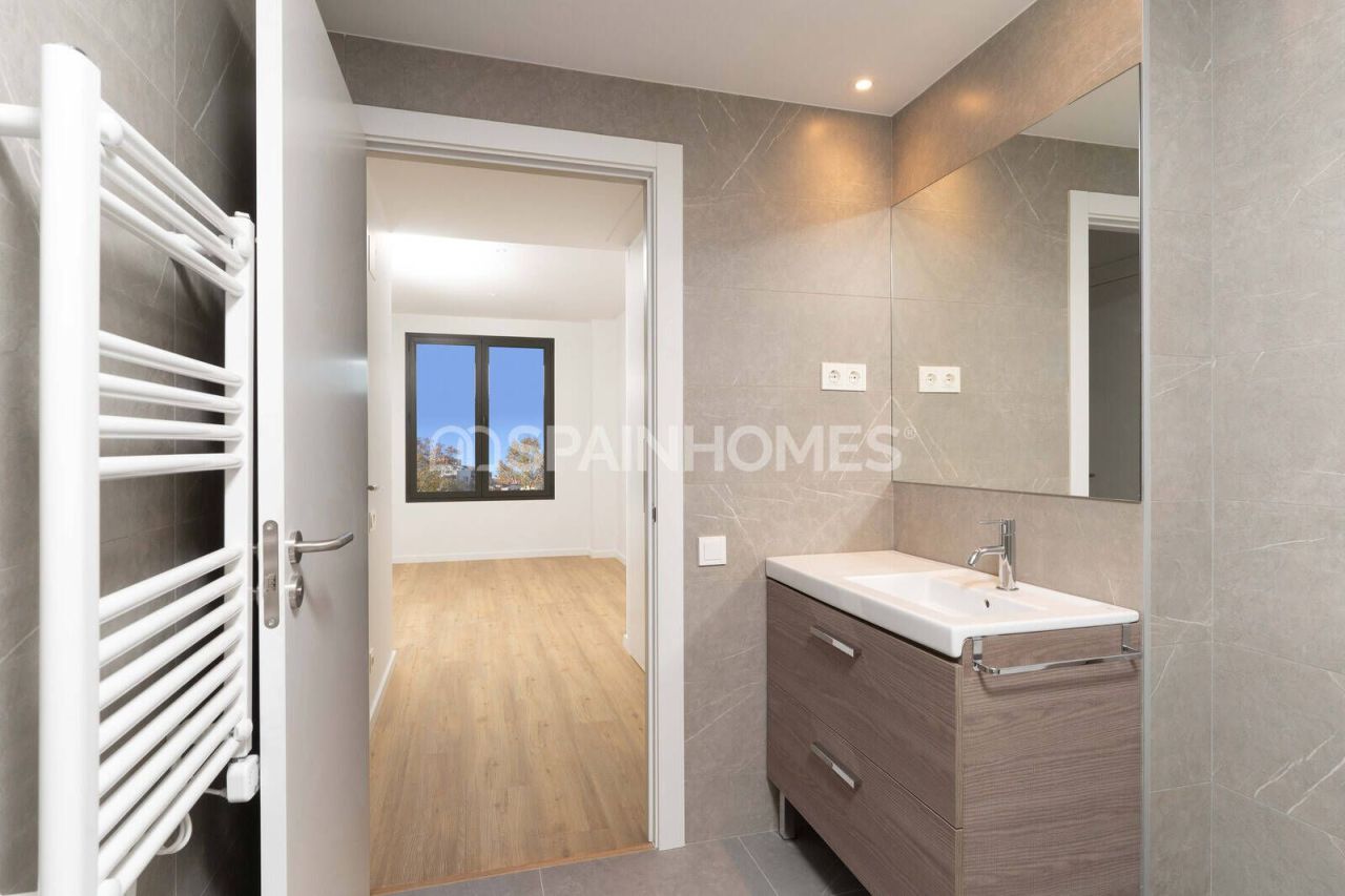 Apartment in Sabadell, Spain, 77 m² - picture 8