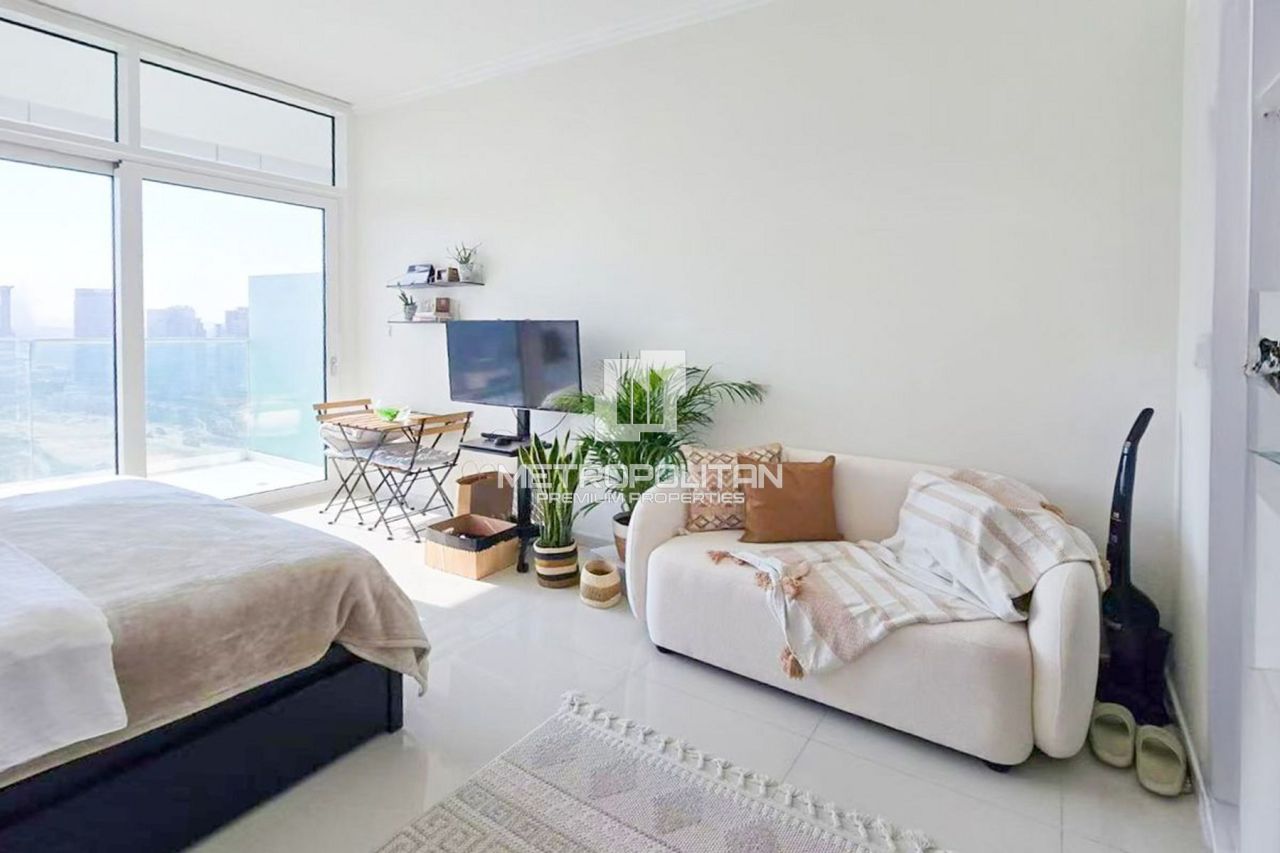 Apartment in Dubai, UAE, 38 m² - picture 2