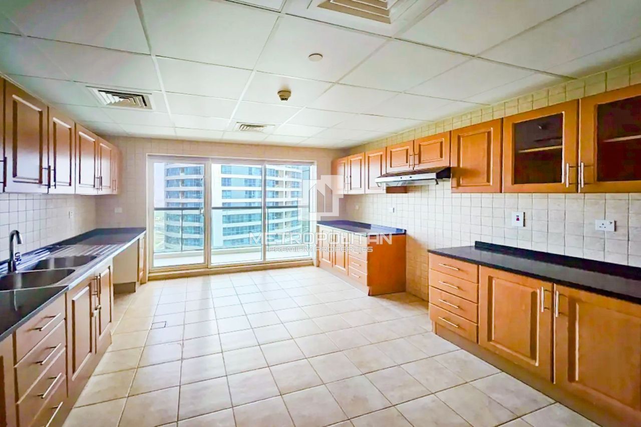 Apartment in Dubai, UAE, 153 m² - picture 2