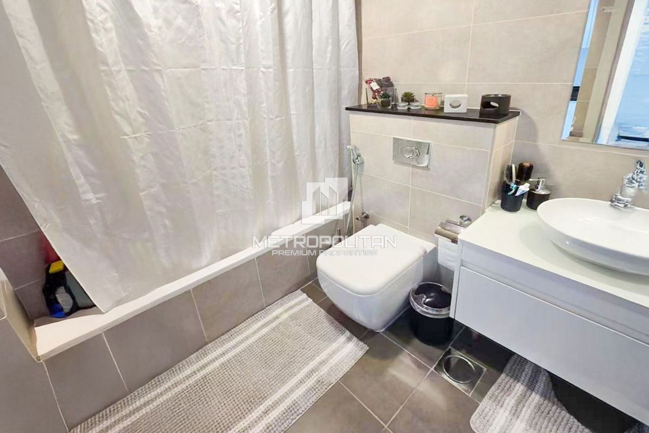 Apartment in Dubai, UAE, 38 m² - picture 9