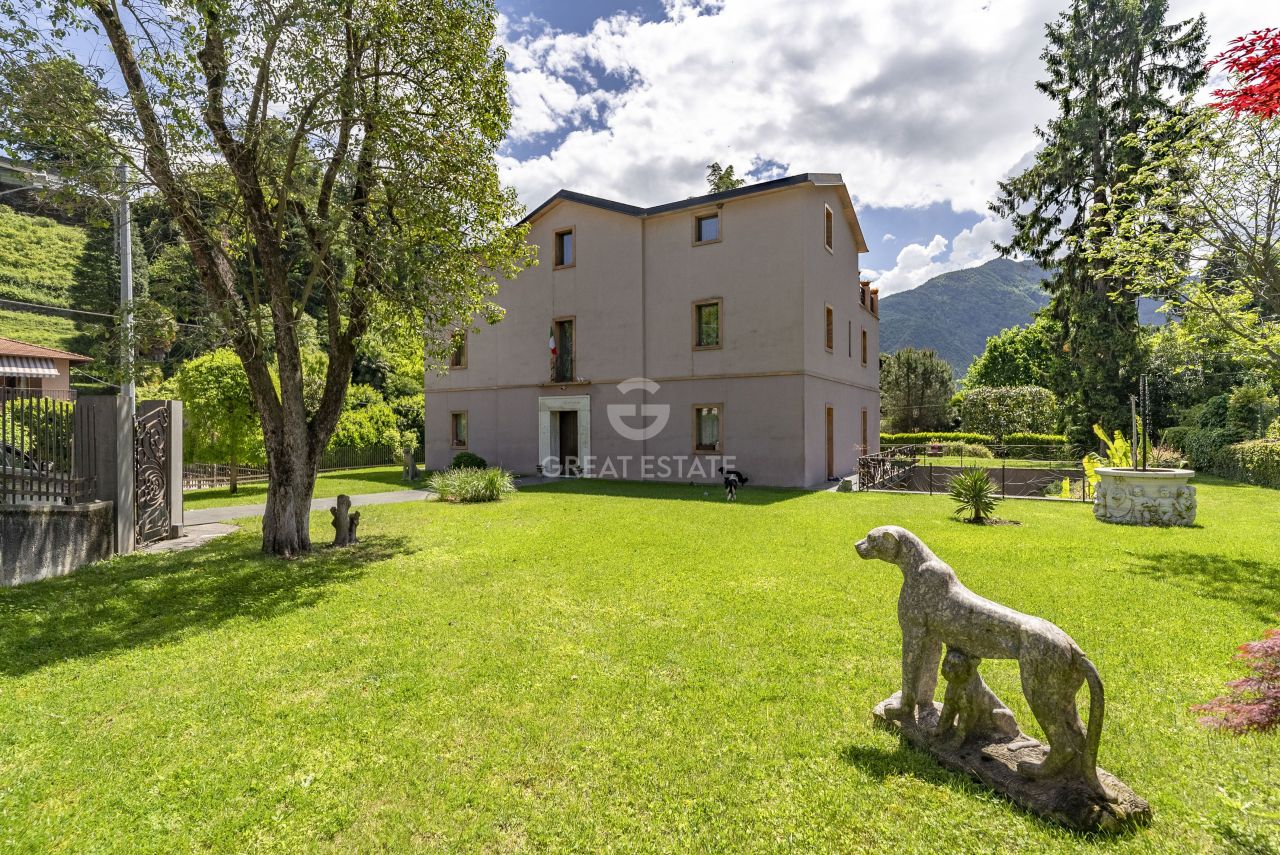 Villa en Como, Italia, 751.85 m² - imagen 1