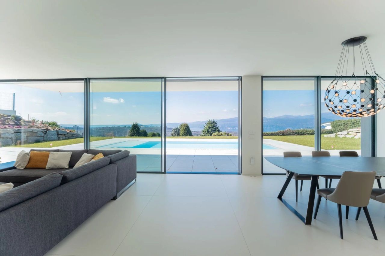 Villa a Besozzo, Italia, 250 m² - foto 1