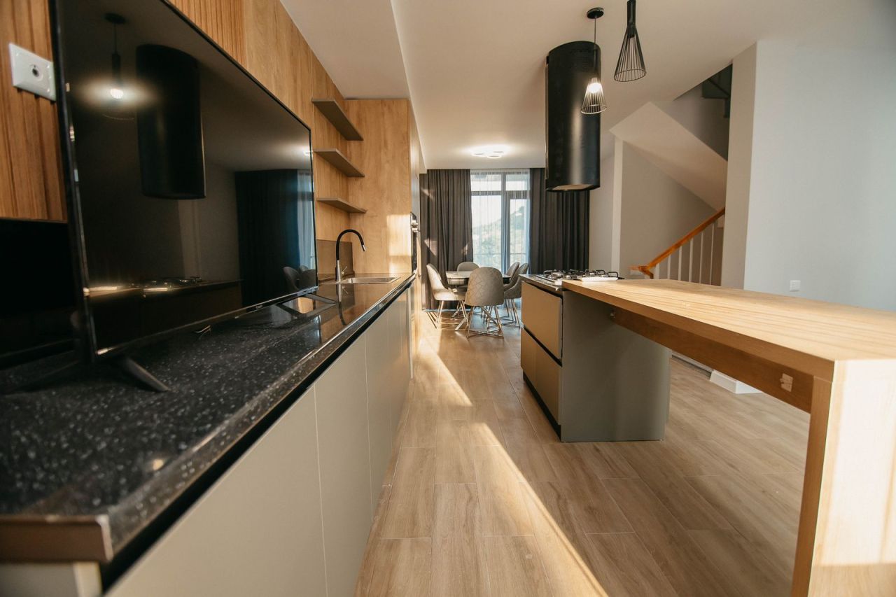 Townhouse in Batumi, Georgia, 280 m² - picture 1