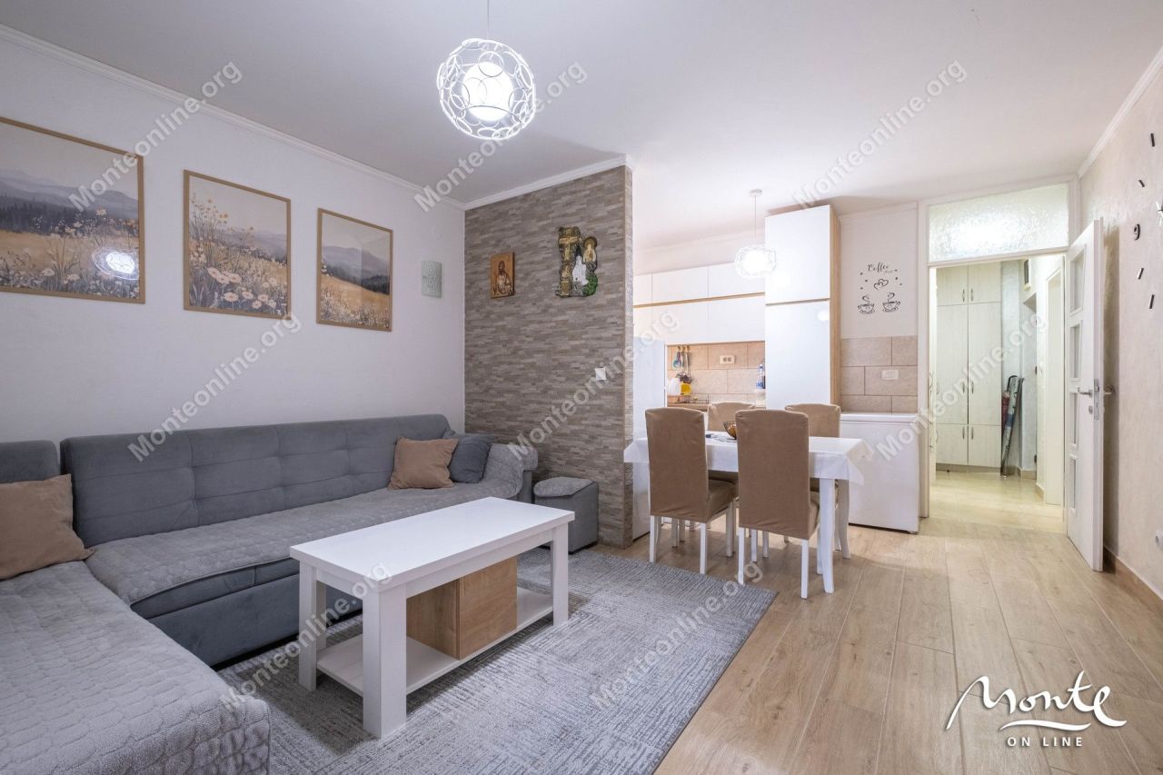 Apartment in Dobrota, Montenegro, 48 m² - picture 1