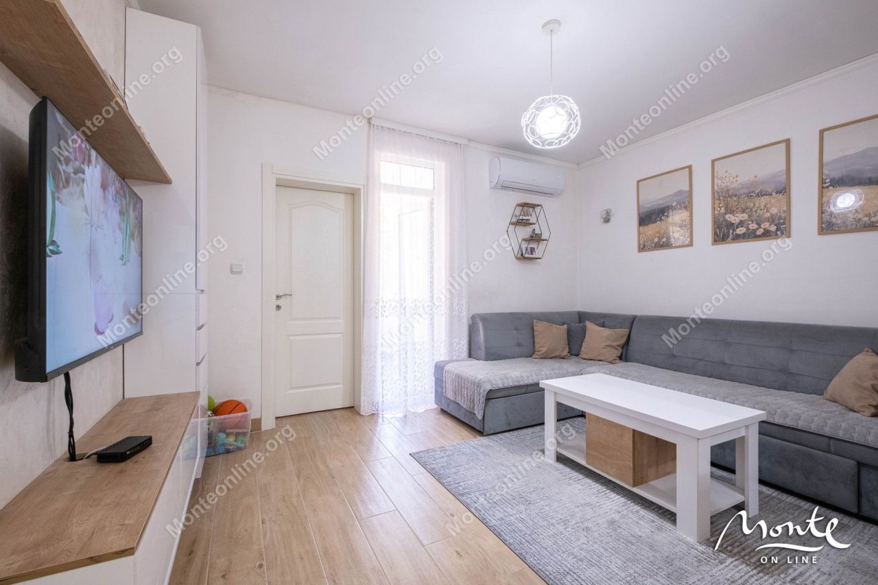 Apartment in Dobrota, Montenegro, 48 m² - picture 4