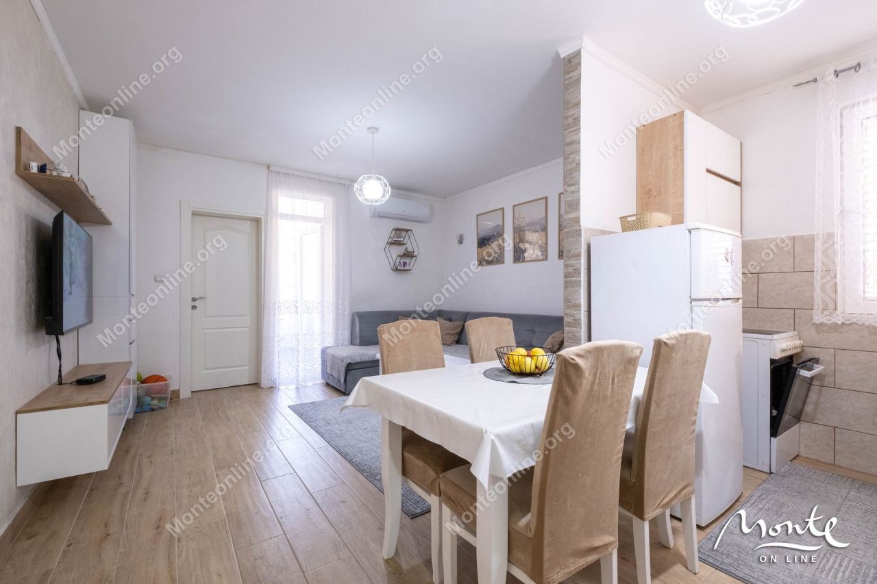 Apartment in Dobrota, Montenegro, 48 m² - picture 6