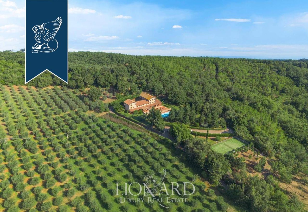 House in Massa Marittima, Italy, 1 370 m² - picture 1