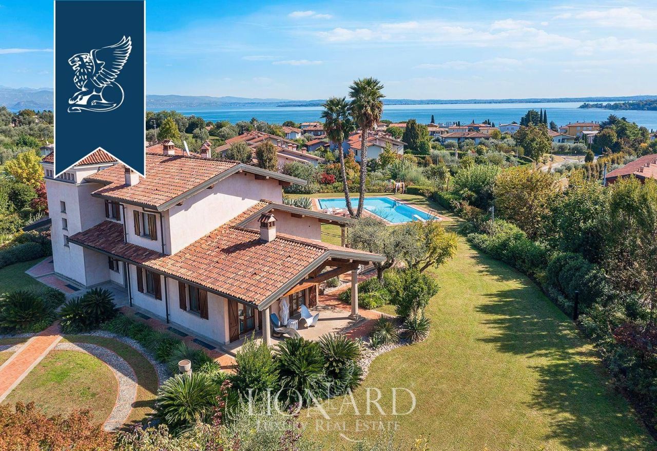 Villa à Padenghe sul Garda, Italie, 900 m² - image 1