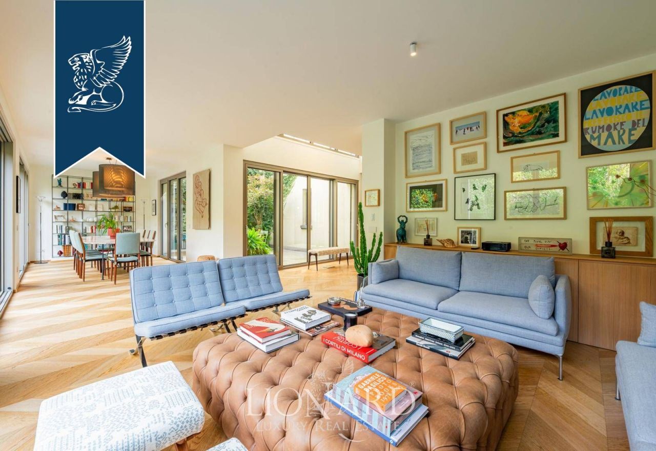 Apartment in Milan, Italy, 247 m² - picture 1