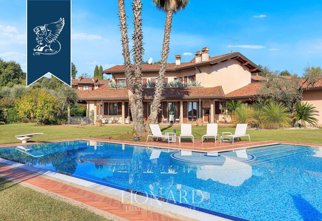 Villa à Padenghe sul Garda, Italie, 900 m² - image 2