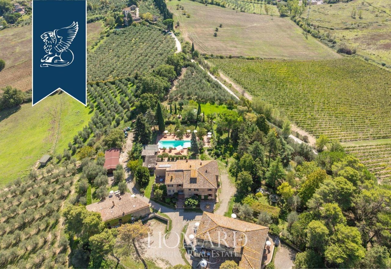 Farm in Siena, Italy, 1 600 m² - picture 3