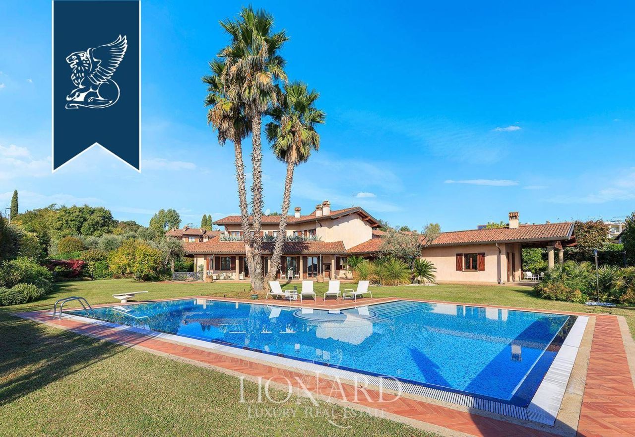 Villa à Padenghe sul Garda, Italie, 900 m² - image 3