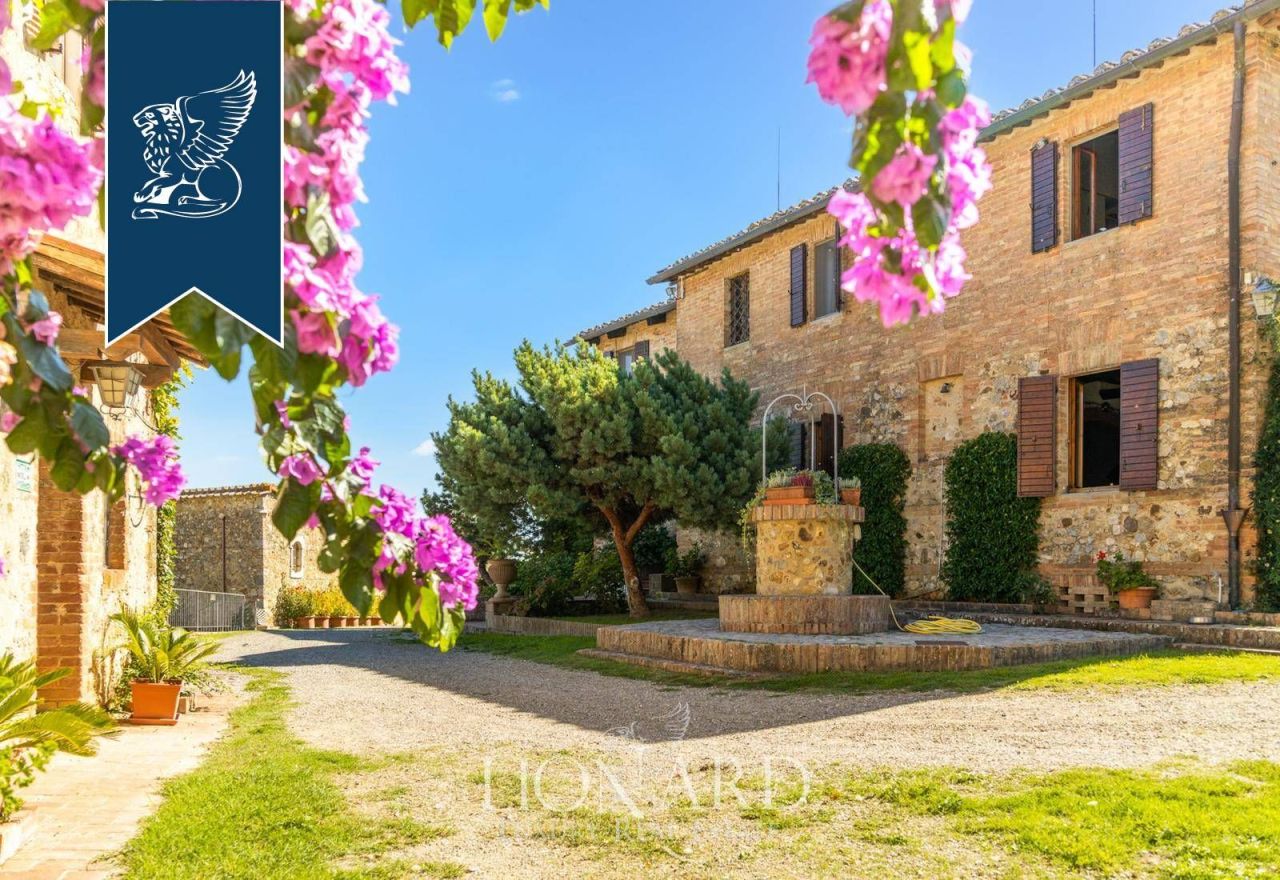 Farm in Siena, Italy, 1 600 m² - picture 5