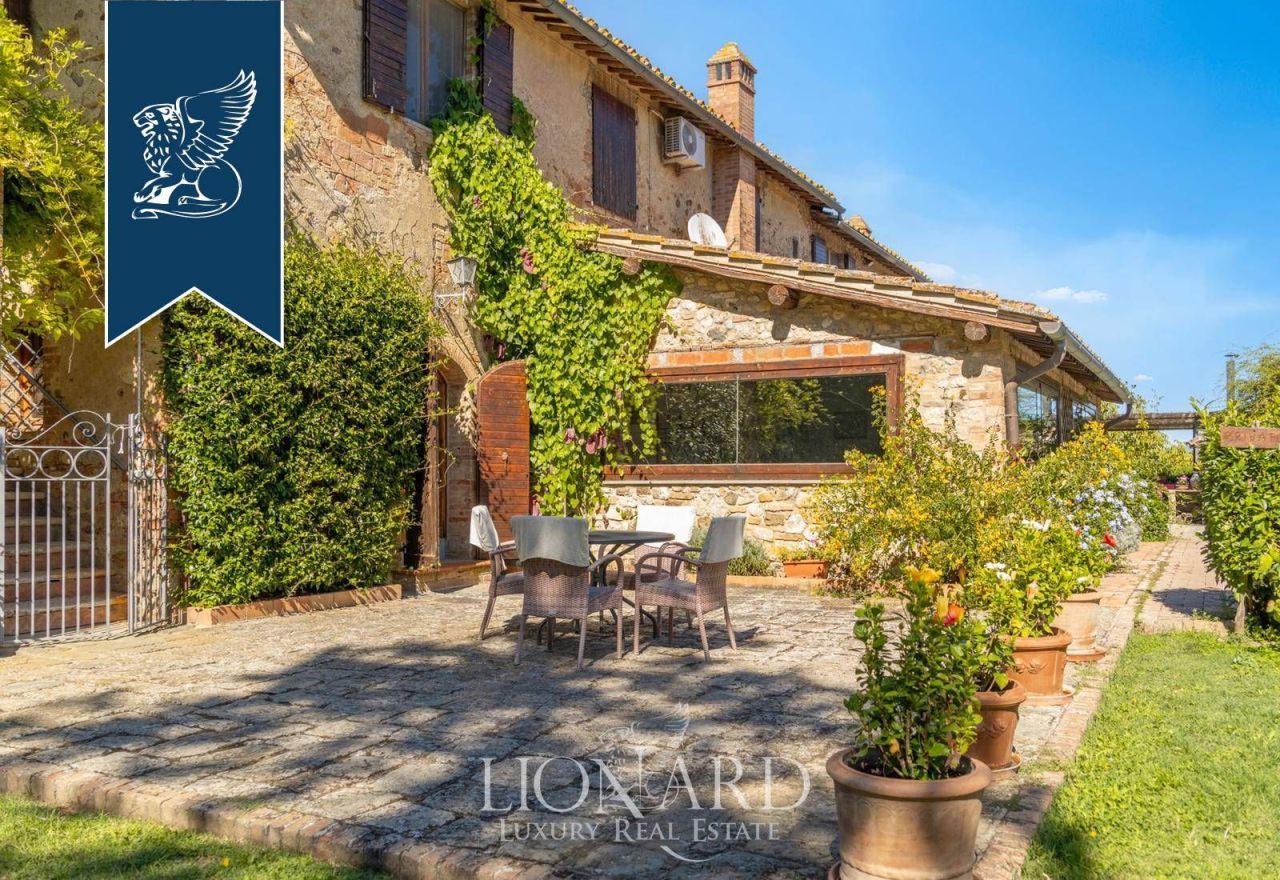 Farm in Siena, Italy, 1 600 m² - picture 6