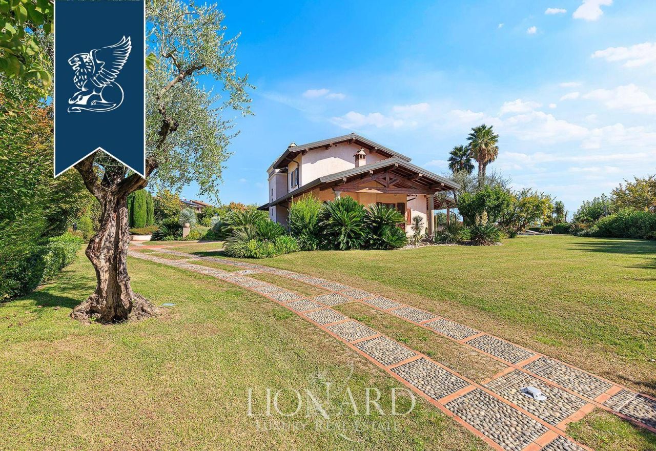 Villa à Padenghe sul Garda, Italie, 900 m² - image 6