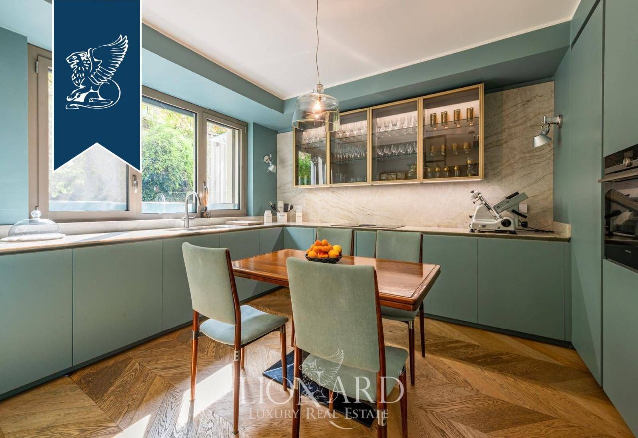 Apartment in Milan, Italy, 247 m² - picture 12