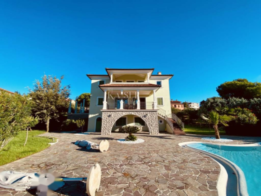 Casa a Opatija, Croazia, 530 m² - foto 1