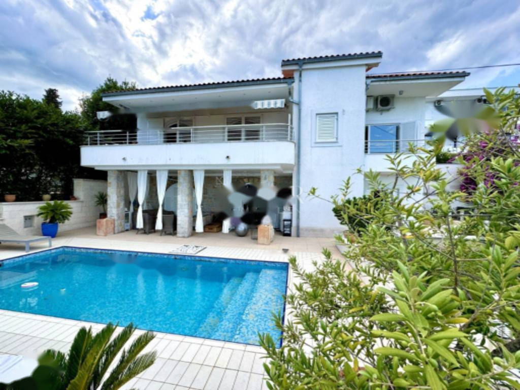 Casa a Opatija, Croazia, 240 m² - foto 1