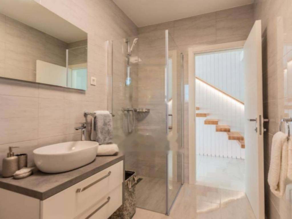 Flat in Opatija, Croatia, 210 m² - picture 11