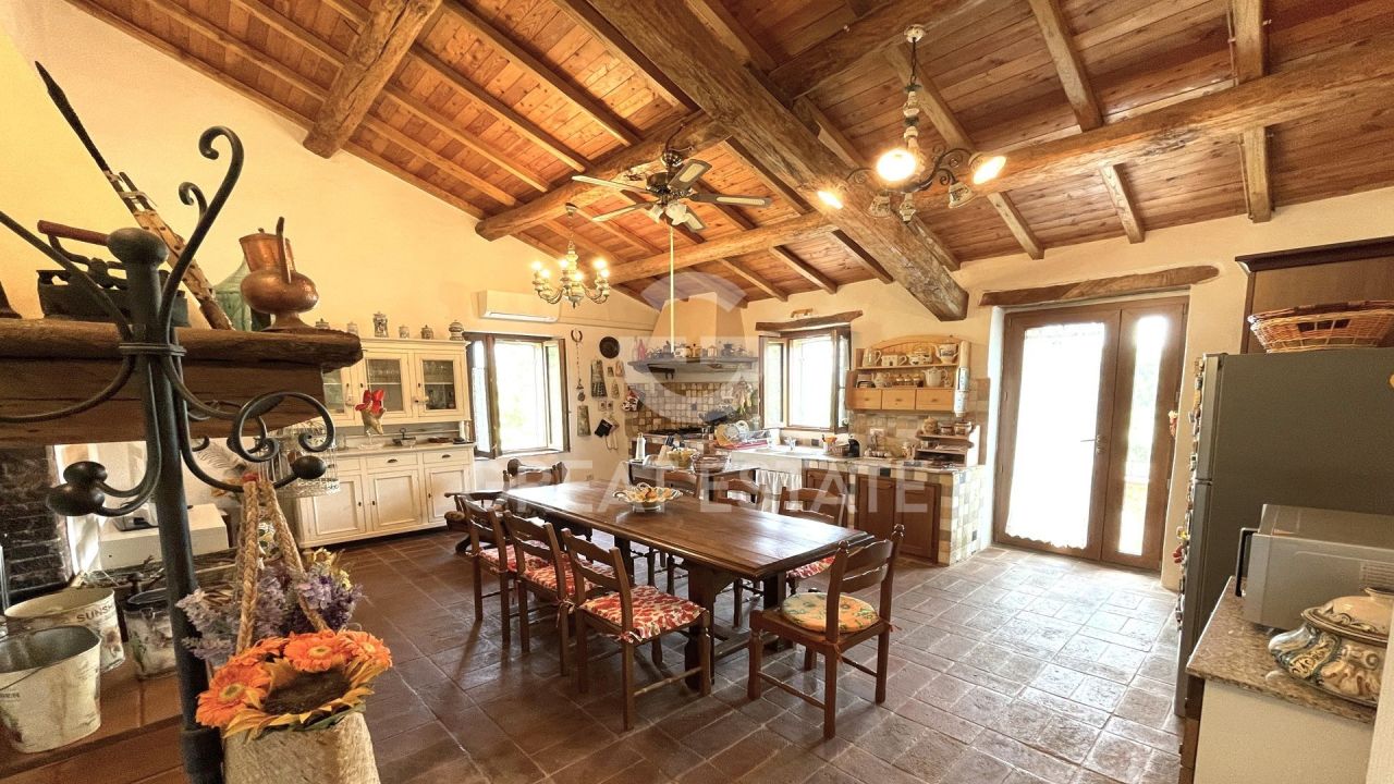 Casa en Montegabbione, Italia, 380.05 m² - imagen 11