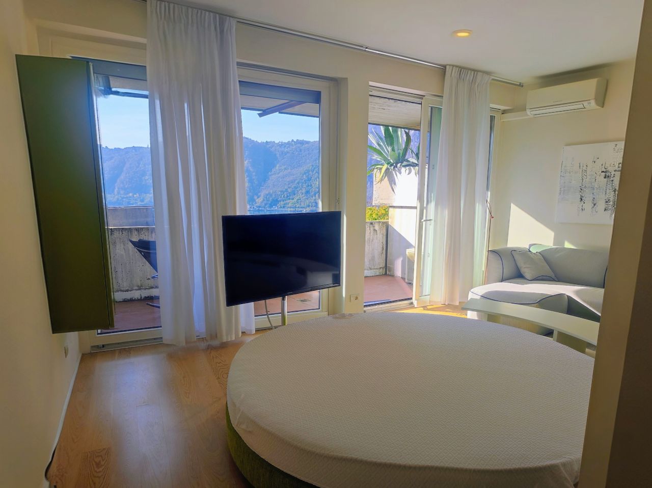 Flat in Campione d'Italia, Italy, 58 m² - picture 12