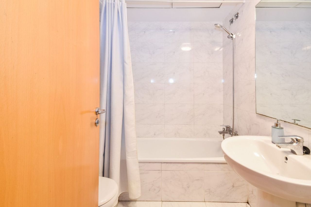 Flat in Barcelona, Spain, 128 m² - picture 9