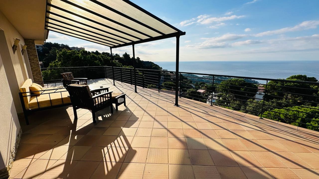 Villa en Lloret de Mar, España, 300 m² - imagen 1