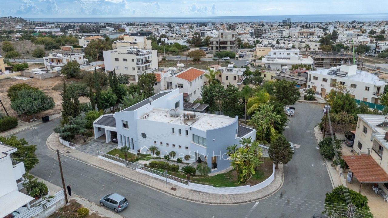 Villa in Paphos, Cyprus, 350 m² - picture 1