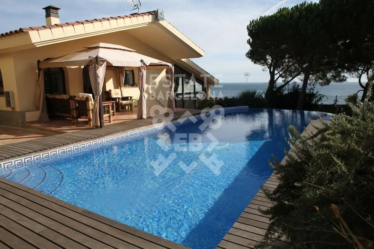 Villa à Sant Feliu de Guíxols, Espagne, 467 m² - image 2