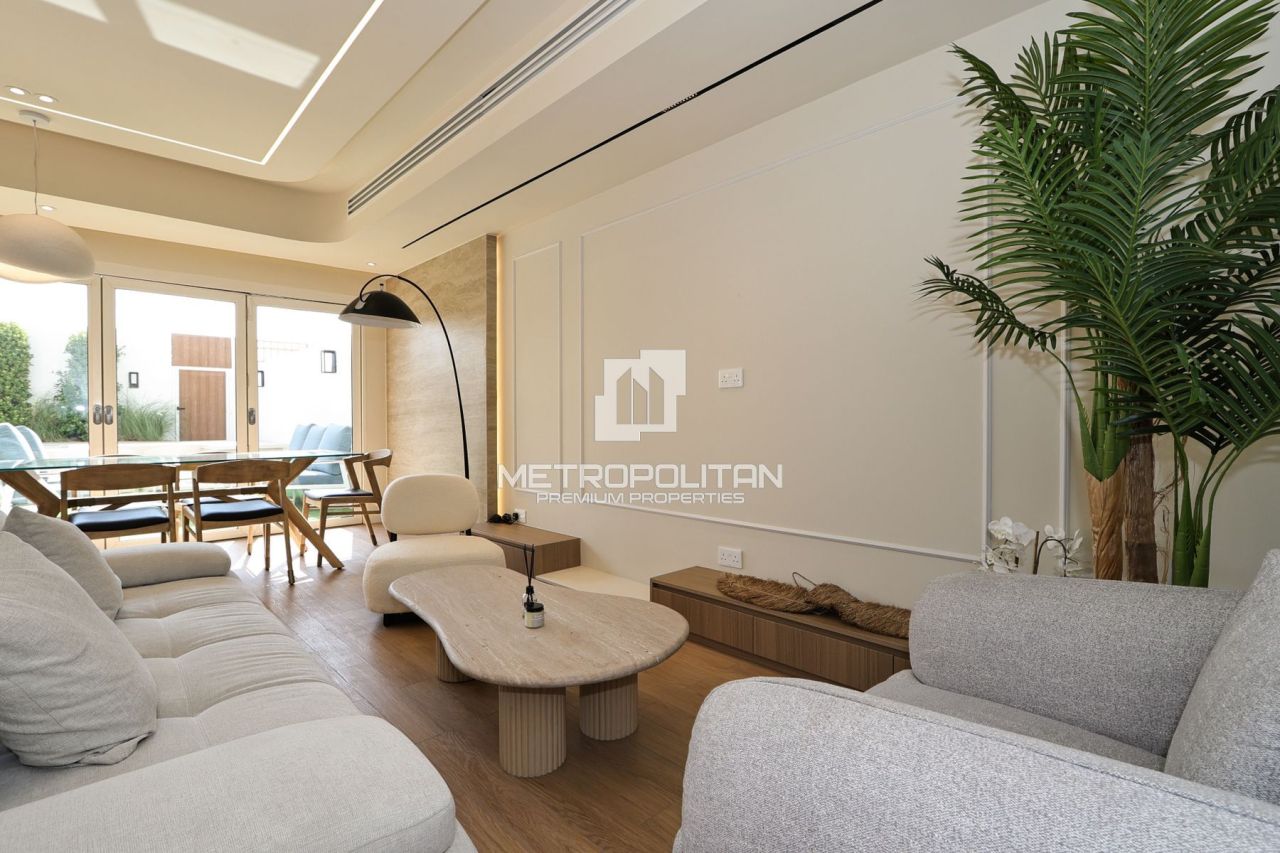 Villa à Dubaï, EAU, 227 m² - image 1