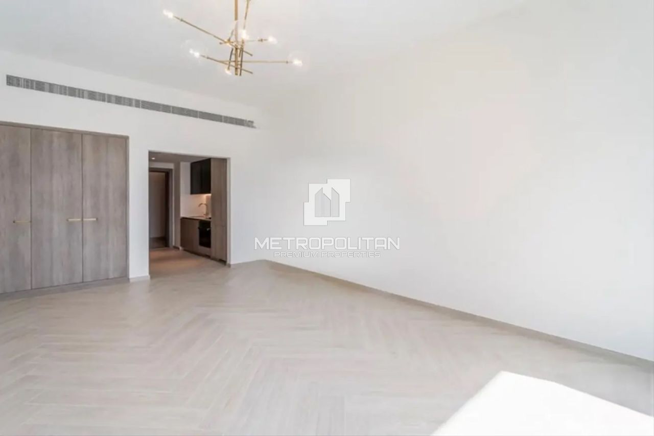 Apartment in Dubai, UAE, 40 m² - picture 2