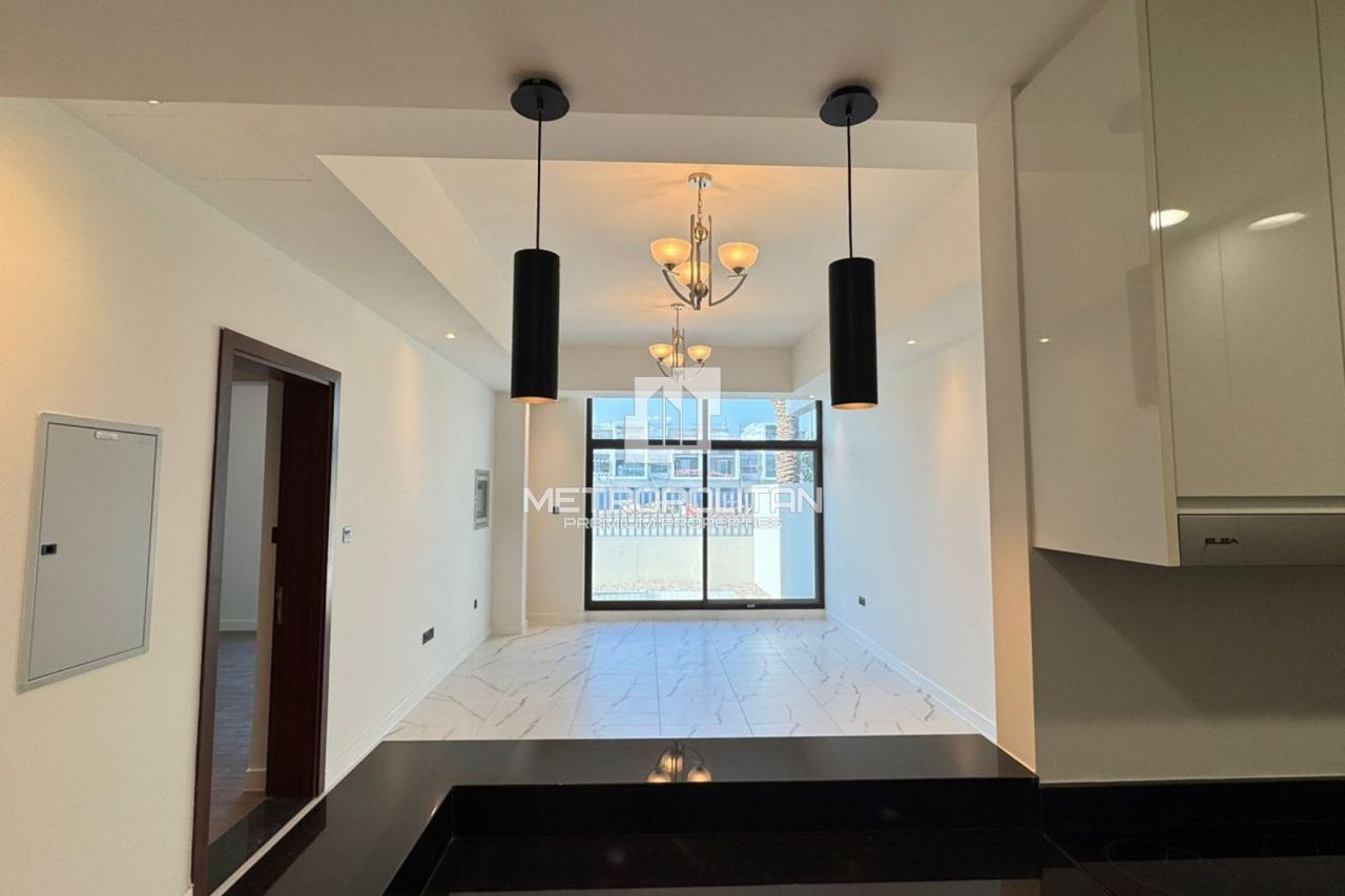 Casa adosada en Dubái, EAU, 261 m² - imagen 8